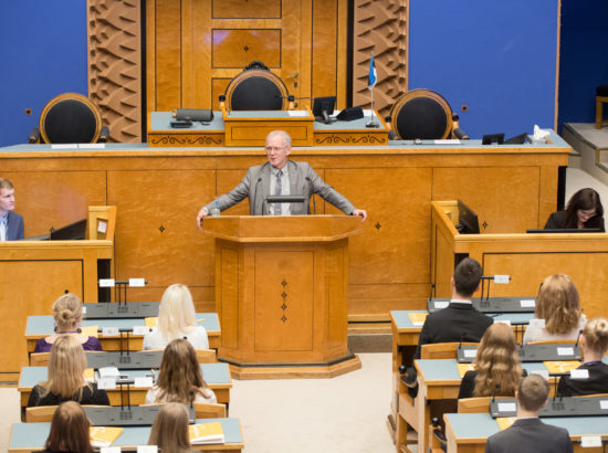 Riigikogus peab istungit noorteparlament